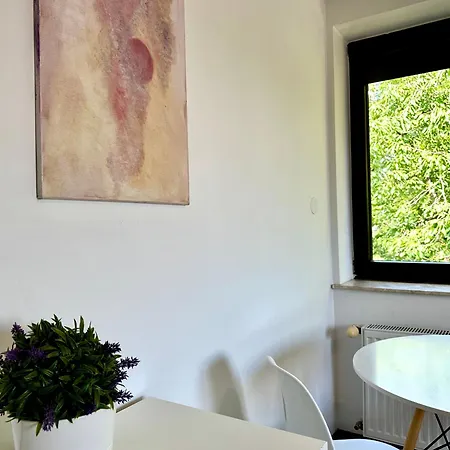 Studio Lesne Iii *